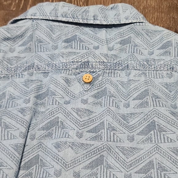 Button up - Picture 3 of 4